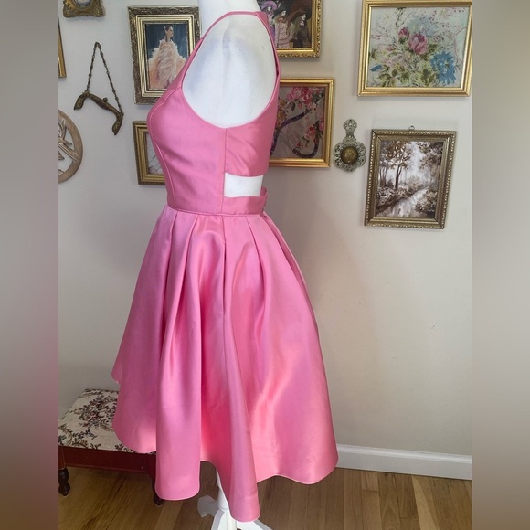 Sherri Hill Vibrant Pink Halter Open Back Cut Out Short Dress Size 2 NWOT - Picture 2 of 10